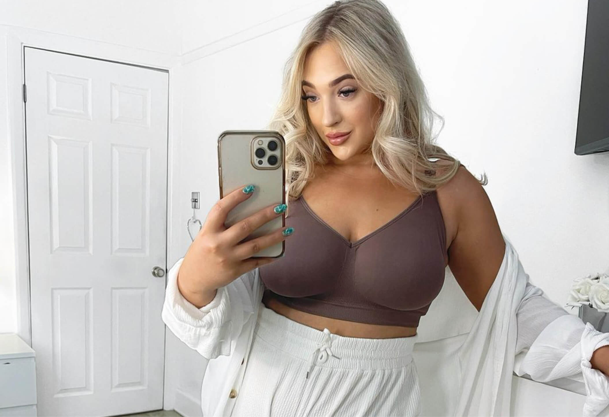 I'm 5'1'' with a 36DDD-cup - my boobs take up a lot of my body, but my 'hot  girl outfits' look great for a bigger bust